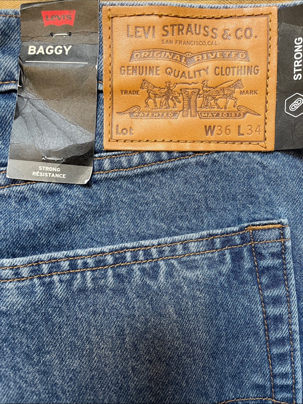Levi's Baggy Men’s Jeans in Blue Denim with Leather Tan Patch